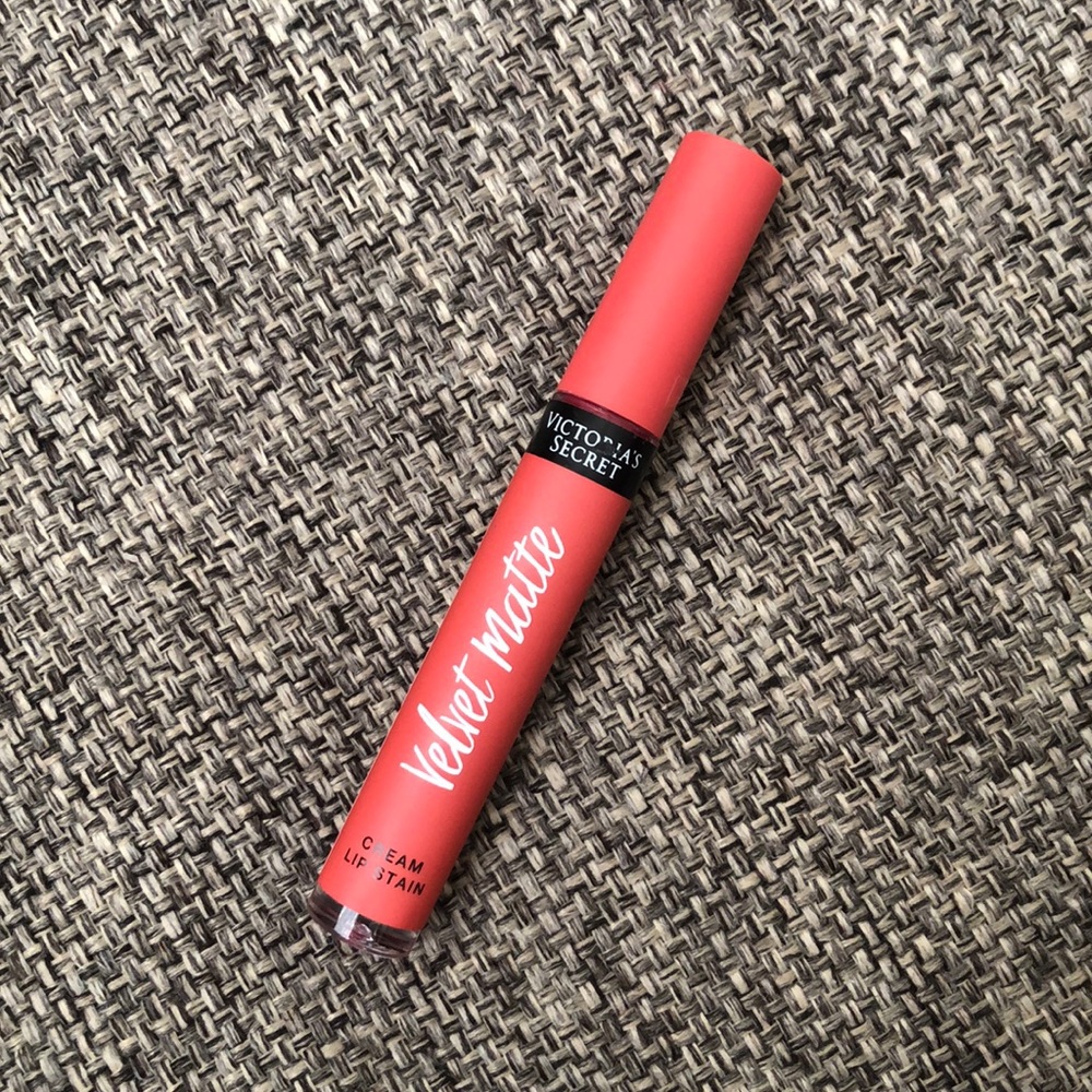 Tempting Victoria’s Secret Velvet Matte Lip Stain